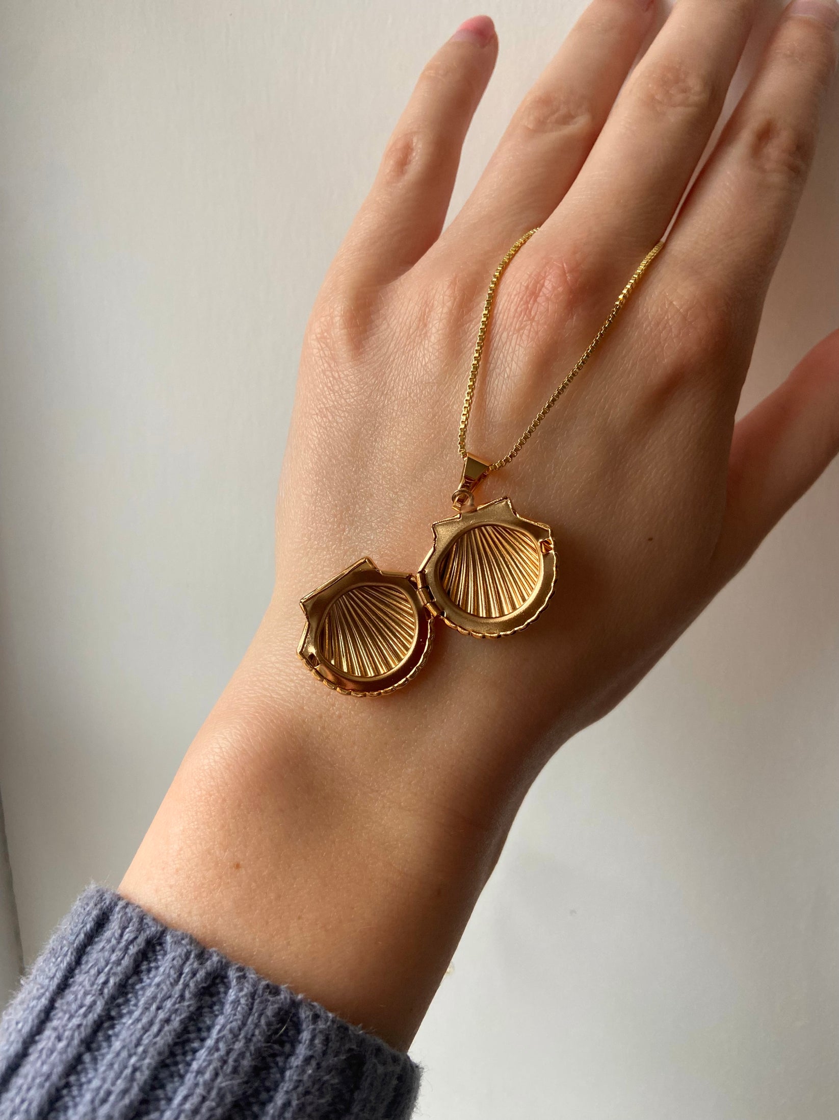Gold Shell Locket – Ocean Wave Jewellery