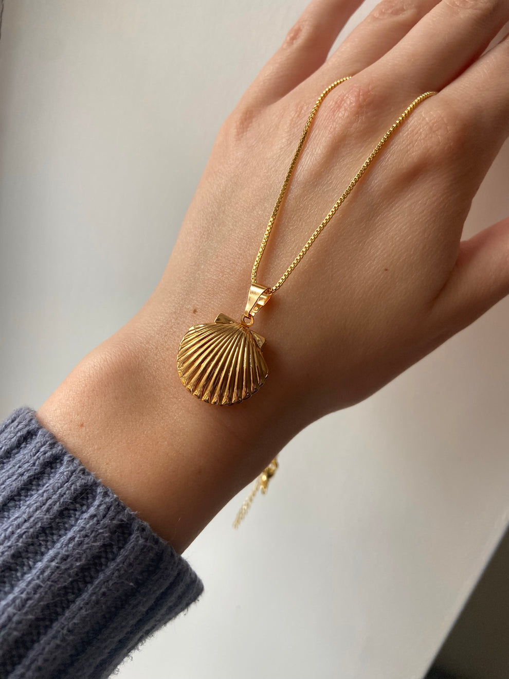 Gold Shell Locket – Ocean Wave Jewellery