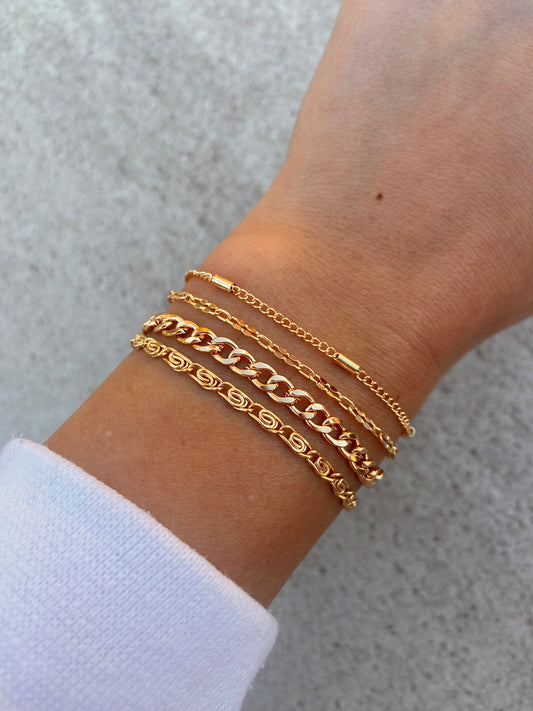 Simplistic Gold Bracelet Set